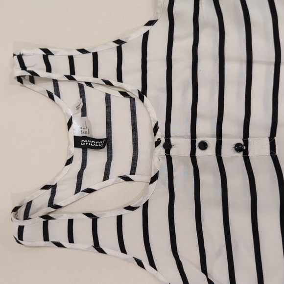 White Black striped Relaxed-fit Top - Picture 2 of 8